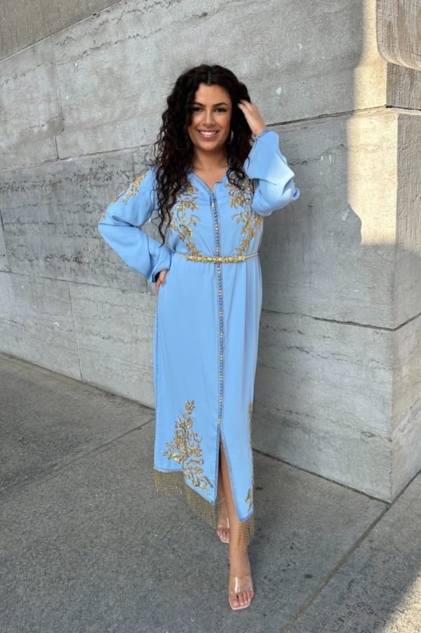 caftan tendance . en bleu clair . disponible chez israyastore