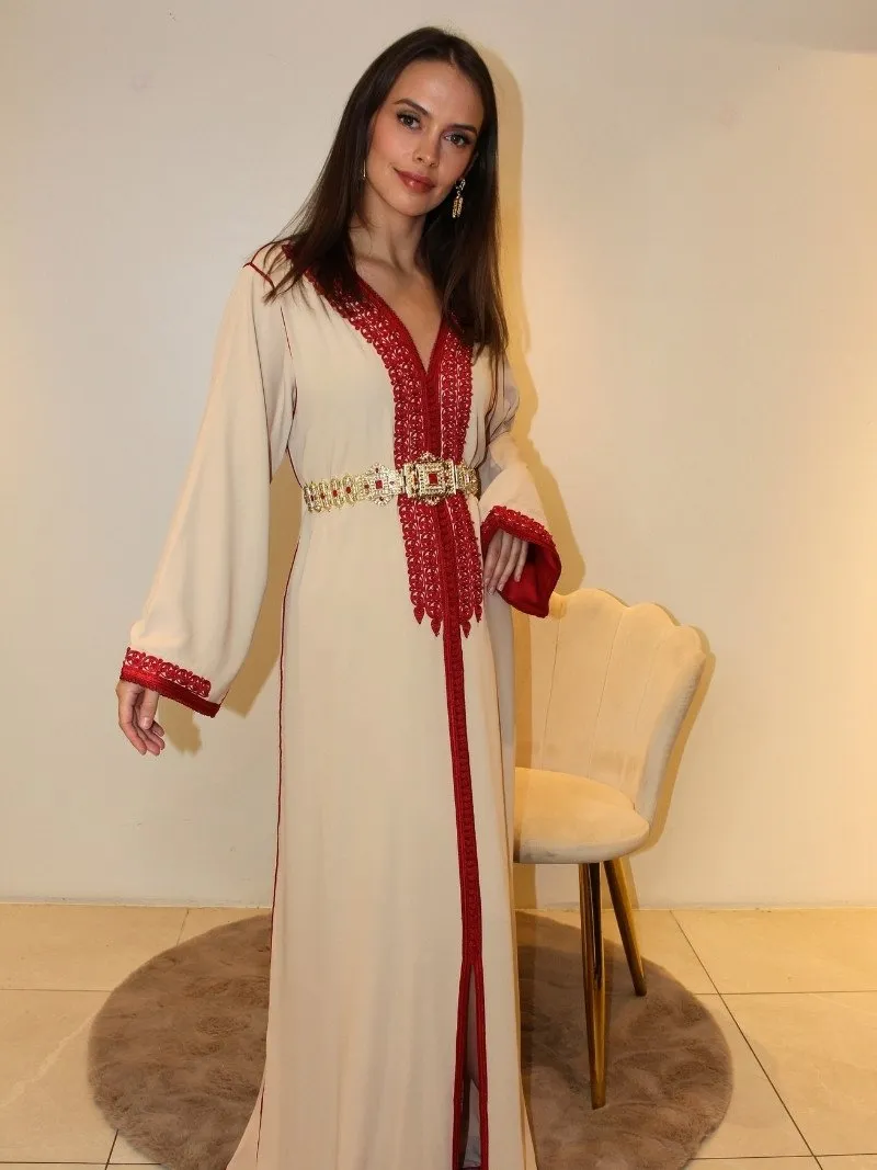 Caftan Zineb beige avec broderie rouge