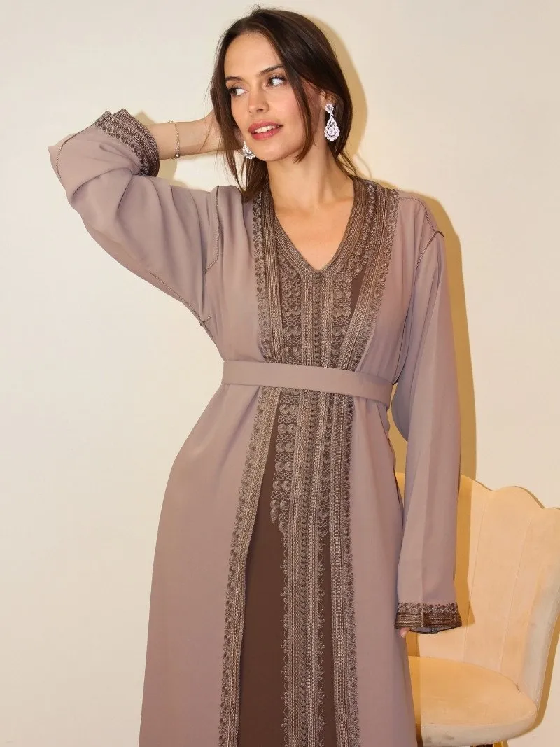 Kimono Dalal en marron clair, élégant et raffiné