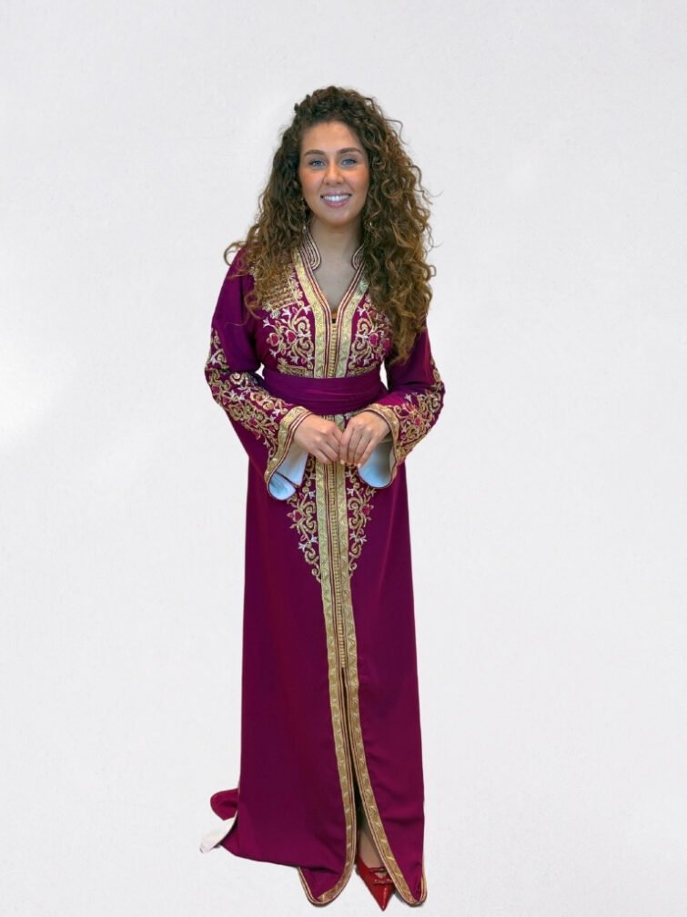 Robe traditionnelle magenta en crêpe avec manches larges – ISRAYA