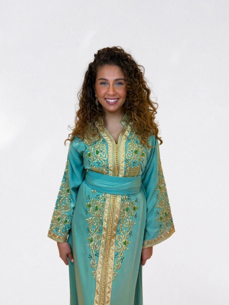 Robe marocaine sarcelle avec broderie fine et ceinture – ISRAYA